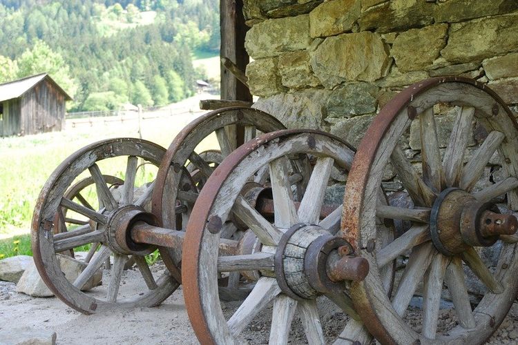 Sejarah ban Roda kayu dan kulit