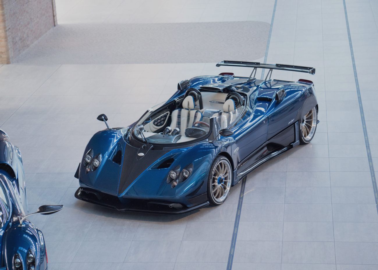 Mobil termahal di dunia ketiga Pagani Zonda HP Barchetta