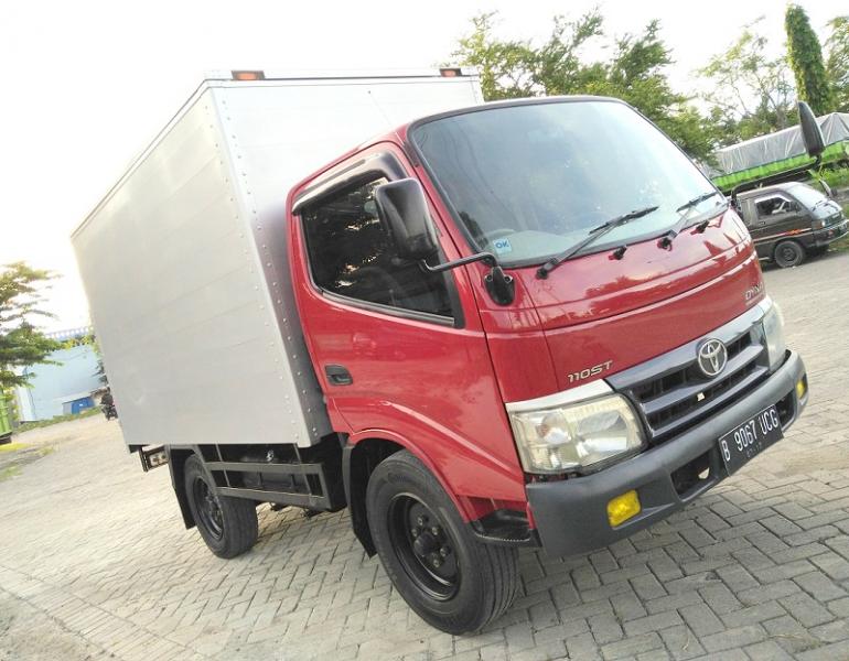 Toyota Dyna 4 roda