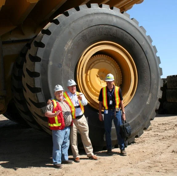 Titan 63 Tire Ban Terbesar di Dunia